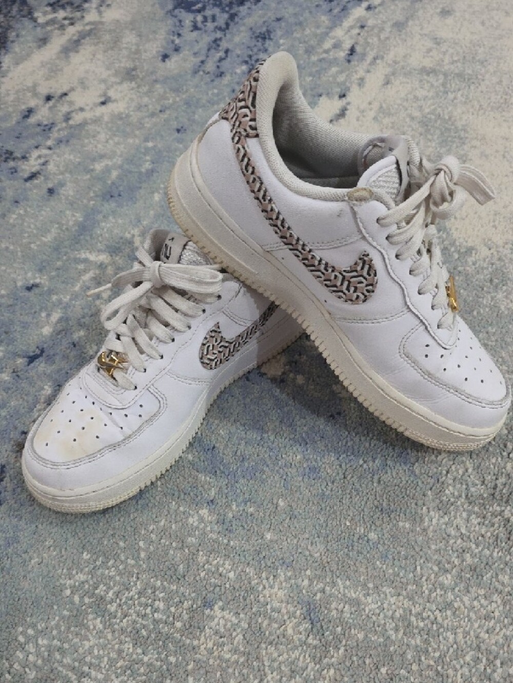 Nike Air Force 1 LX United in Victory Monogram Sneakers Womans Size 6.5 Gold AF1